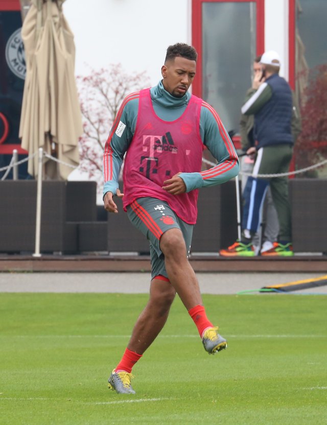 Jerome_Boateng_Training_2019-04-10_FC_Bayern_Muenchen-3.jpg