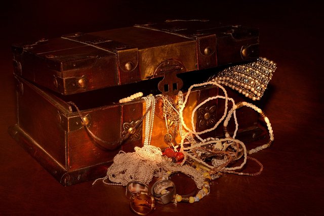 treasure-chest-619858_1280.jpg