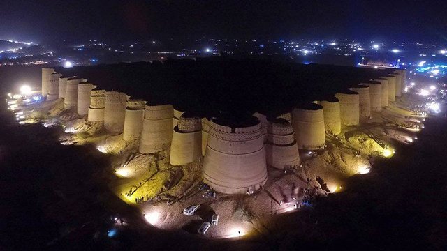 Derawar-fort-Bahawalpur.jpg