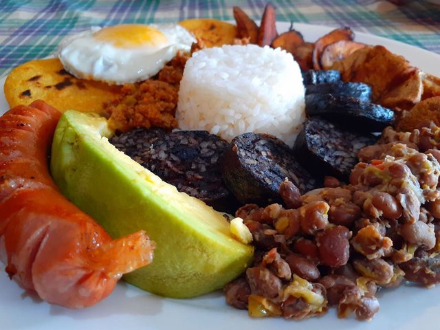 bandeja paisa.jpg