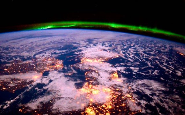 aurora-boreal-vista-desde-el-espacio-01-700x438.jpg