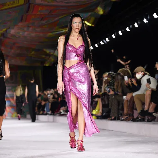 dua-lipa-versace-runway-milan-fashion-week-2021.webp