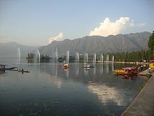 220px-Dal_Lake,_Srinagar,_July_2012.jpg