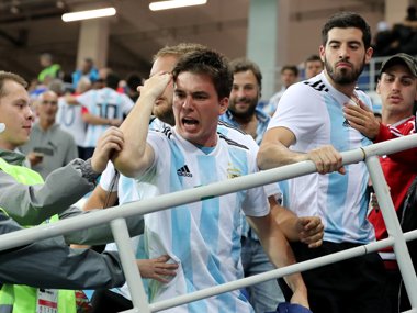 Argentina-fans-380-reuters.jpg