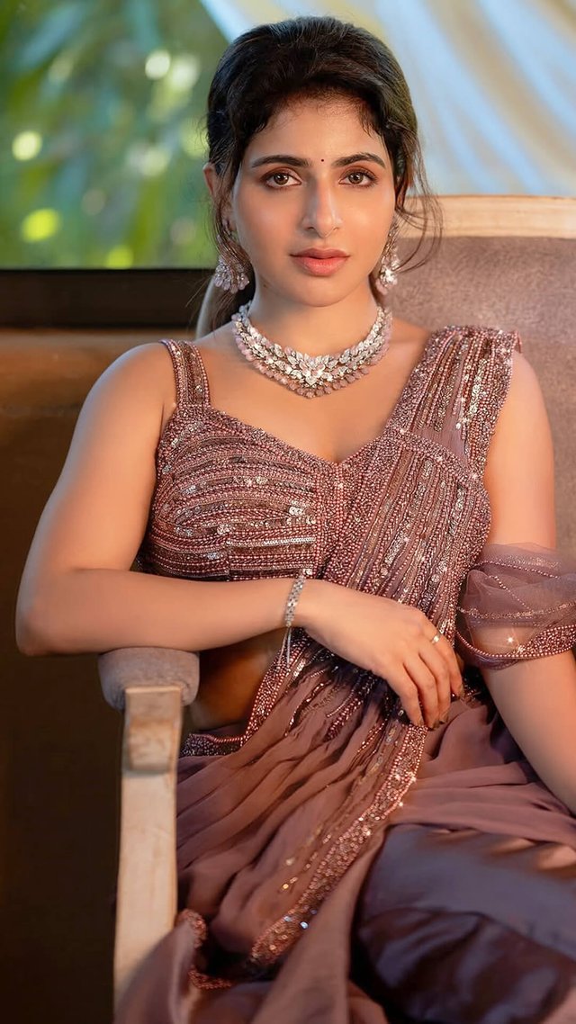 iswarya-menon-chaashni-lehenga-sequin-outfit.jpg