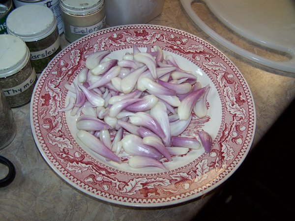 Shallot casserole - splitting shallots crop November 2019.jpg