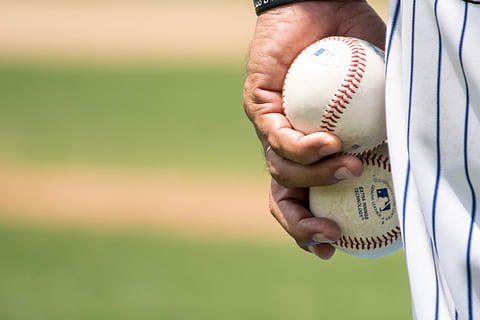 baseball-mlb-ball-hand-thumbnail.jpg