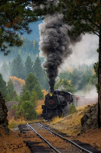 train-1871819_640.jpg