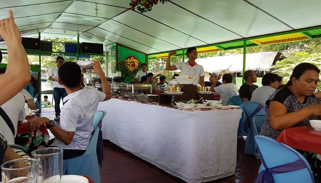 loboc floating restaurant3.png