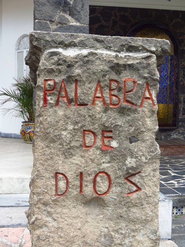 Piedra_de_la_palabra_de_Dios.jpg