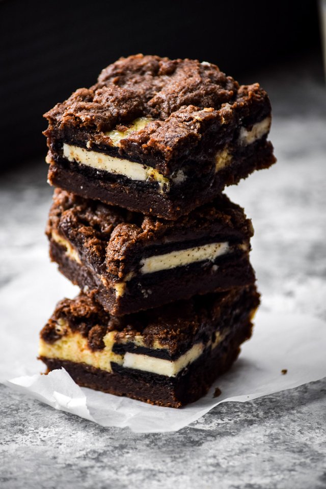 Cookies & Cream Cheesecake Brownie Bars-6.jpg