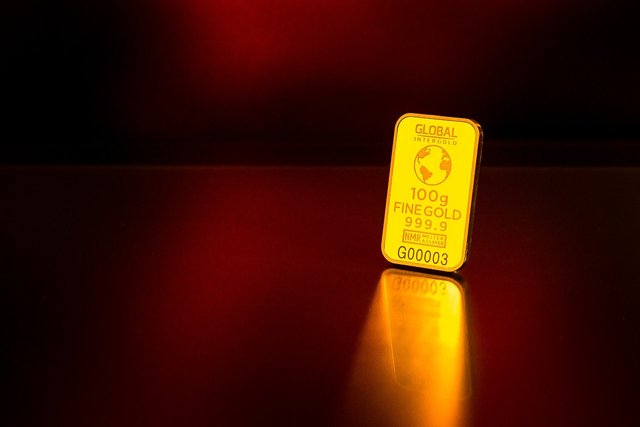 gold-is-money-g6a73434e2_1280.jpg