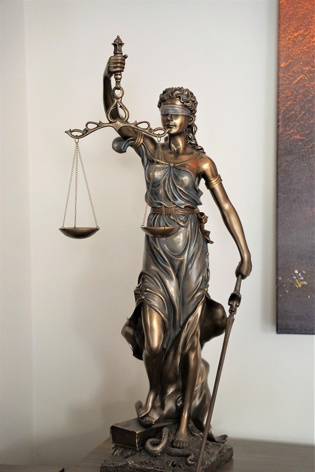justice-6778953_1280.jpg