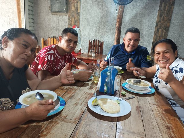 Sopa con familia 3.jpg