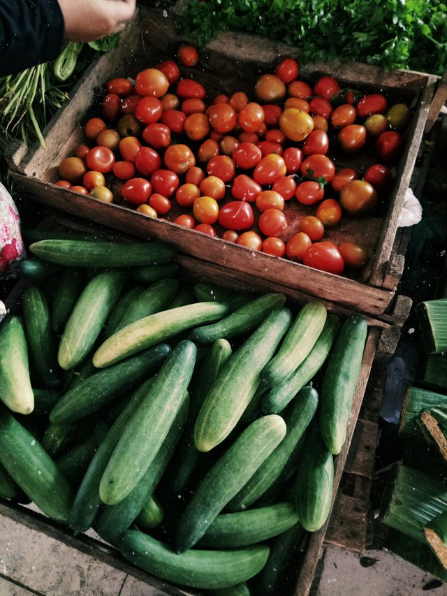 cucumbers-farm-produce-farmers-market-1691180.jpg