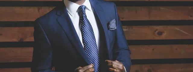 business-suit-690048_1280.webp