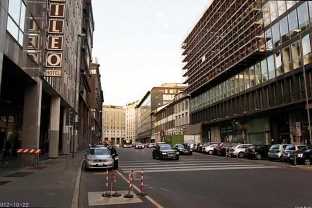 b-EU121022-005250.jpg