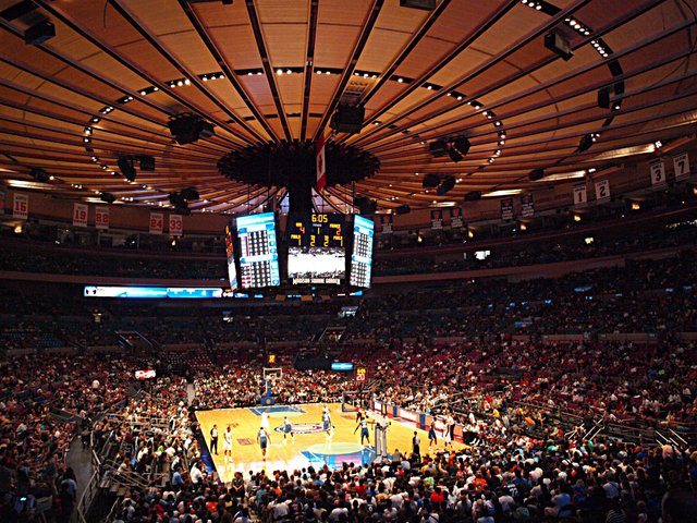 Madison_Square_Garden_sold-out_(4905954113).jpg