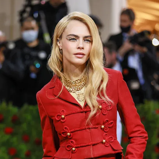 cara-delevingne-body-makeup-met-gala.webp