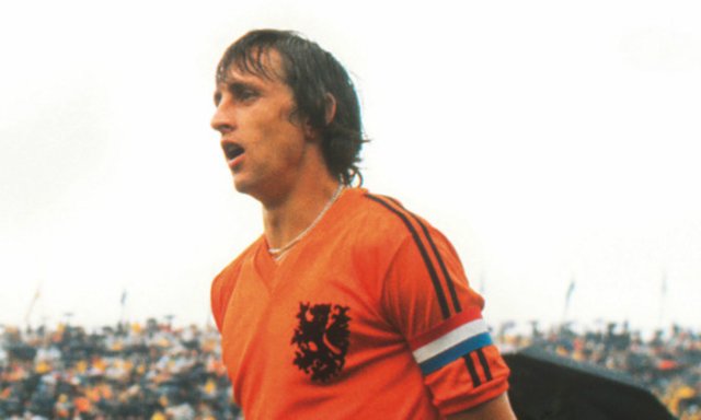 cruyff-561x700.jpg