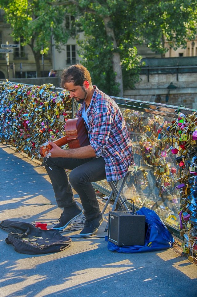 guitarist-4706138_1280.jpg