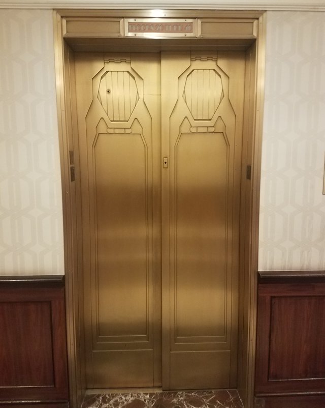 Elevator New Yorker 34th.jpg