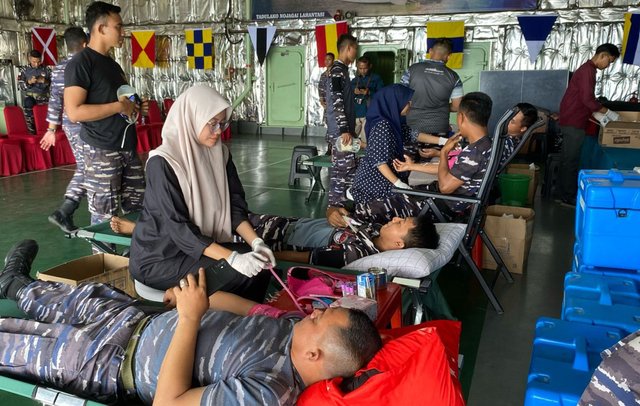 KRI Teluk Palu_05.jpg