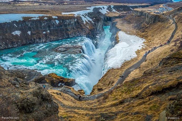 Gullfoss-waterfall-in-winter.jpg