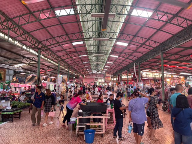 Wat Takien Floating Market2.jpg