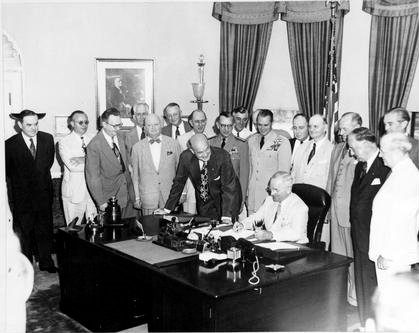 Truman_signing_National_Security_Act_Amendment_of_1949.jpg