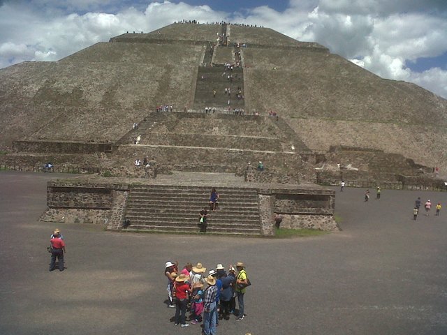 Piramides de teotihuacan 6.jpg