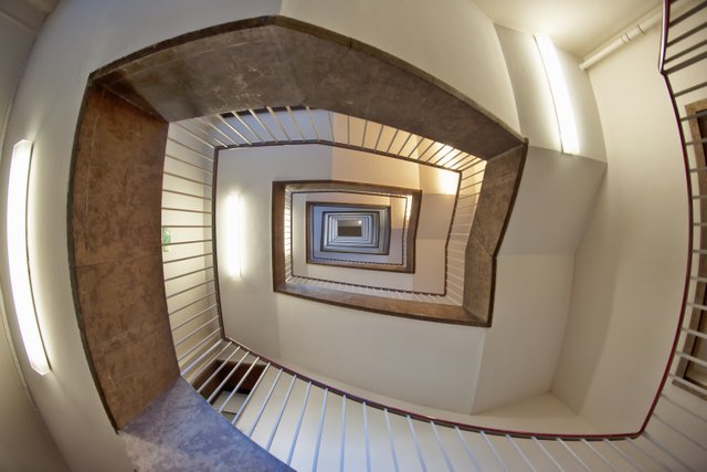 staircase-1590582.jpg