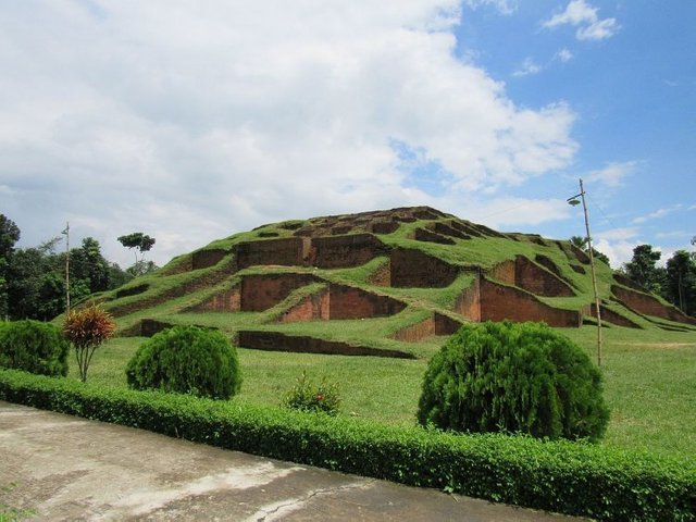 Gokul_Medh_Bogra_September_2016_07ৃৃAfifa-AfrinযWiki-Commons.jpg