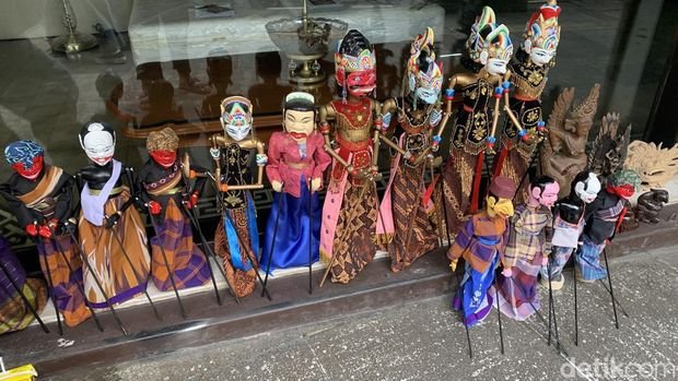 ramdan-kosasih-penjual-wayang-golek-di-jalan-braga_169.jpeg