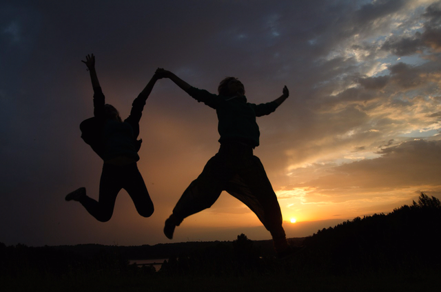 jump-483386_1280(1).jpg