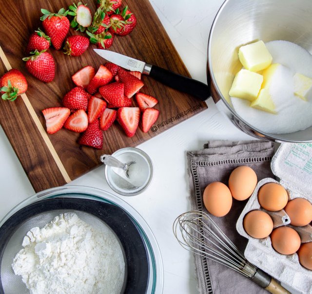 Strawberry-french-cake-Ingredients-PictureTheRecipe-768x723.jpg