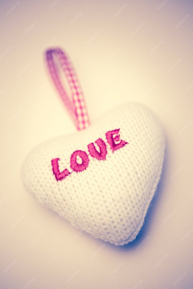 love-heart-hanging-ornament_13339-78595.jpg