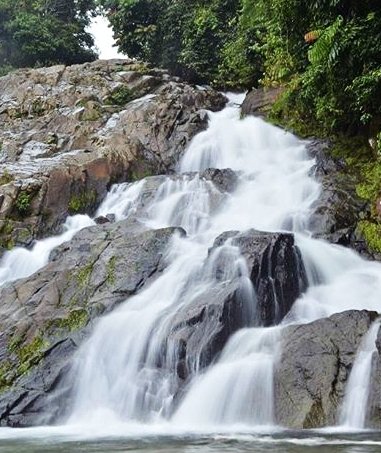 air terjun ceuraceu.jpg