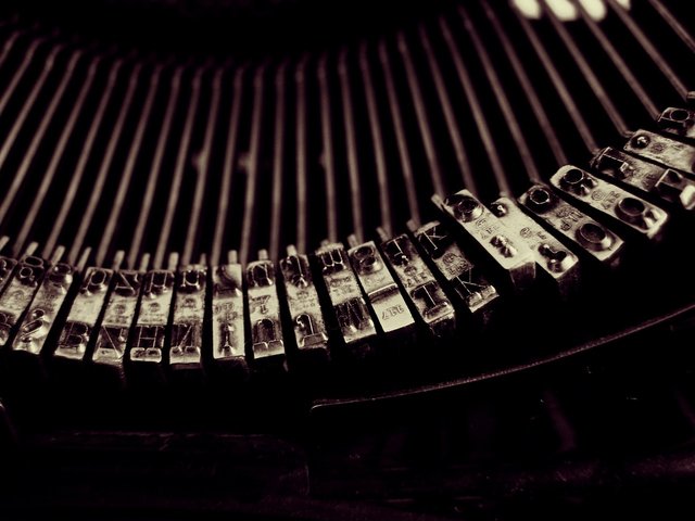 typewriter-1245894_1280.jpg