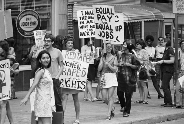 Mujeres-protesta-siglo-20-1-730x491.webp