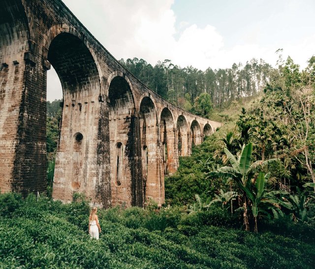 sri-lanka-nine-arch-bridge-ella-header-2.jpg