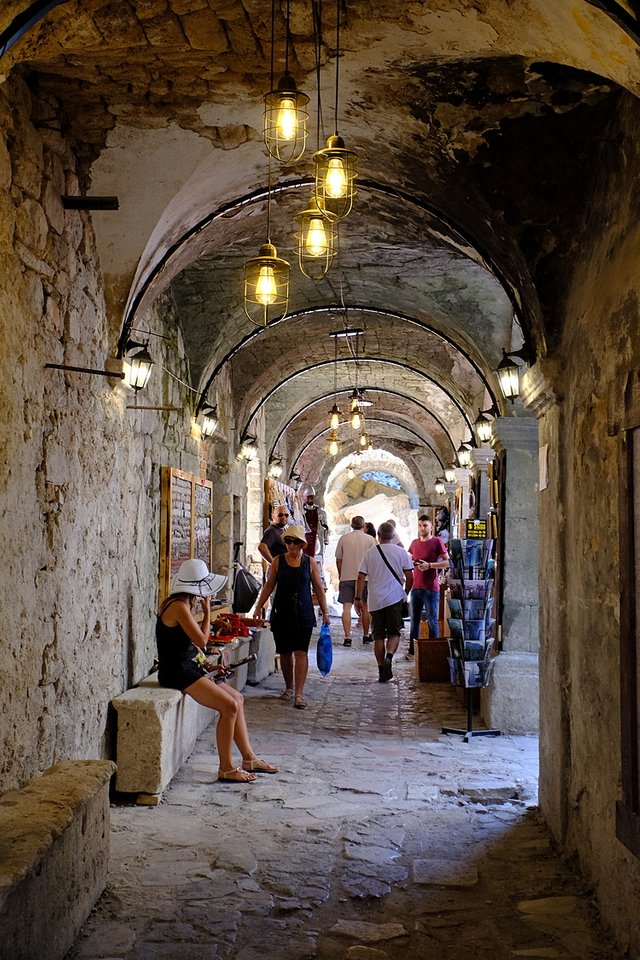 Kotor Bazaar-DSCF2175-steemit.JPG