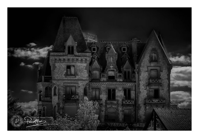 the_adams_mansion_border_2200px.jpg