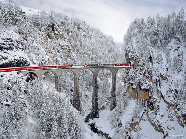 Landwasser-Viaduct-and-Glacier-Express.jpg