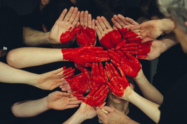 hands-1846428_1920.jpg