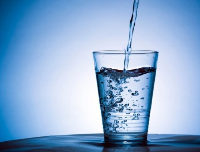 123269_medics-advise-drinking-plenty-of-water-as-the-heat-stroke-season-reaches-its-peak_11500893857_large.jpg