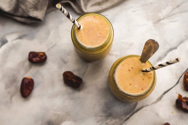 Cinnamon Banana Date Shake (Vegan+GF)-2.jpg