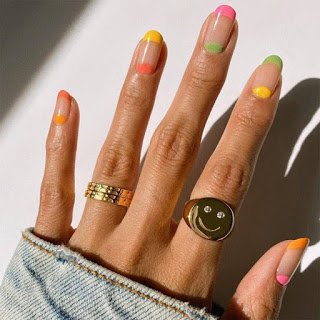 Oval-shaped nails are a classic for a reason_ Here's 4 ways to style them out___.jpg