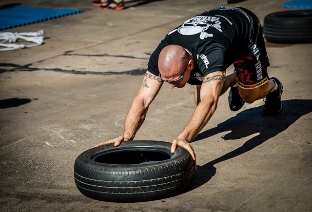 tyre-push-2140997_1280.jpg