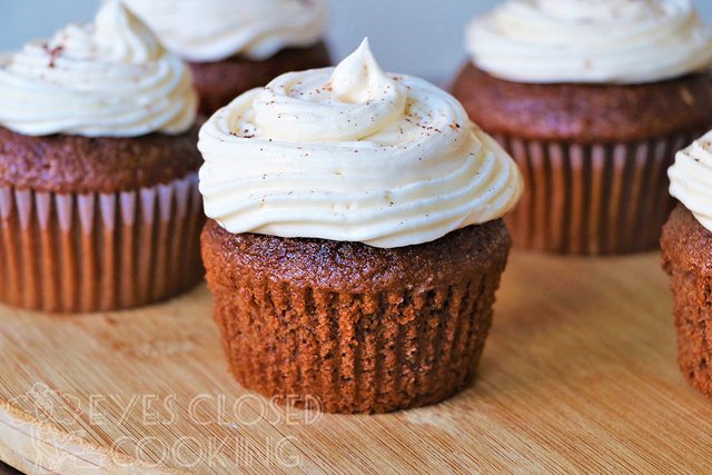 EyesClosedCooking-ChocolateCupcakesButtercreamFrosting---01.jpg